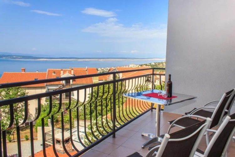 Apartment with sea view