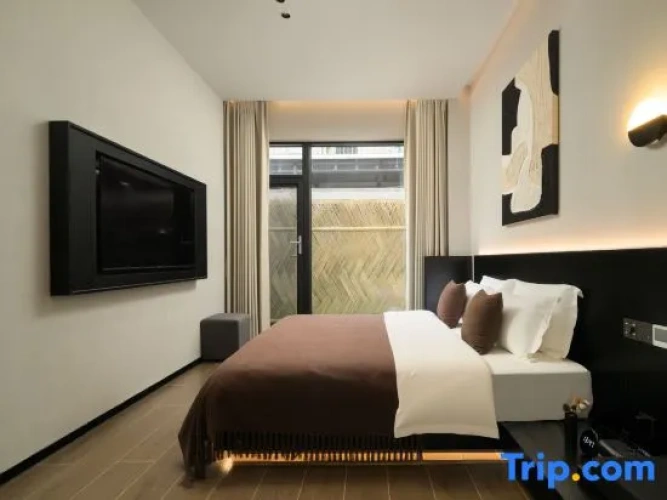 Superior Double Basement room