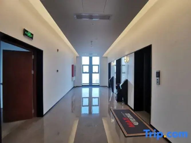 Max E-sports Hotel