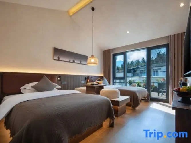 Deluxe Twin room with balcony