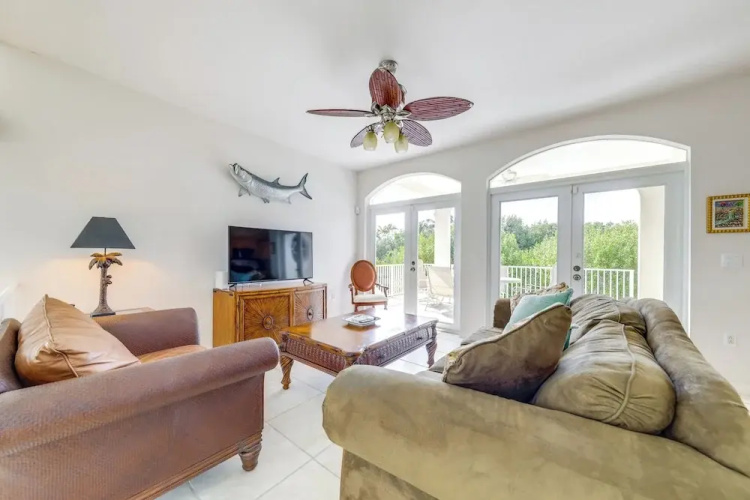 Spacious Canal-front Home: Florida Keys Gem