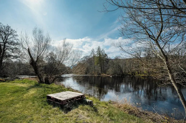 2 Bed Chalet - Sleeps 4 - River and Mountain Views