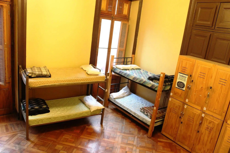 La Casa Roja Hostel