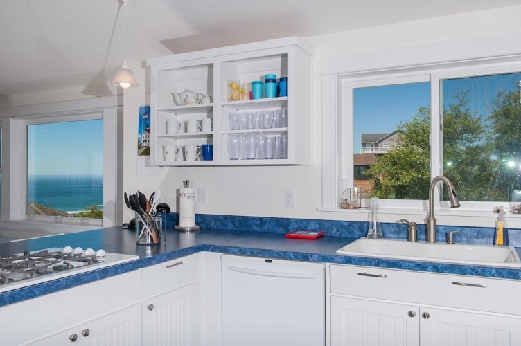 The Lighthouse 3 Br home by RedAwning