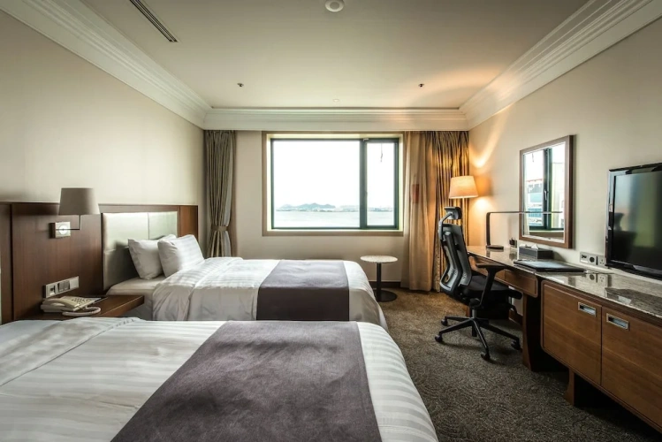 Deluxe room with ocean view