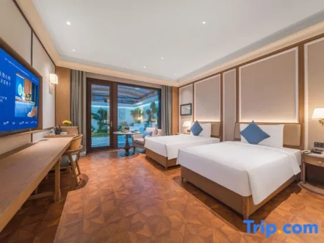 Standard Twin room with courtyard view