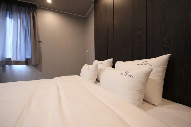 Louis Hotel