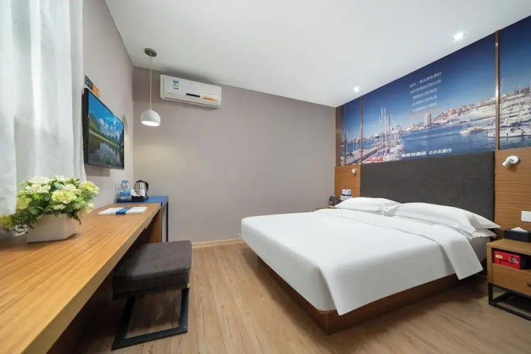 Stay at Guilin Downtown