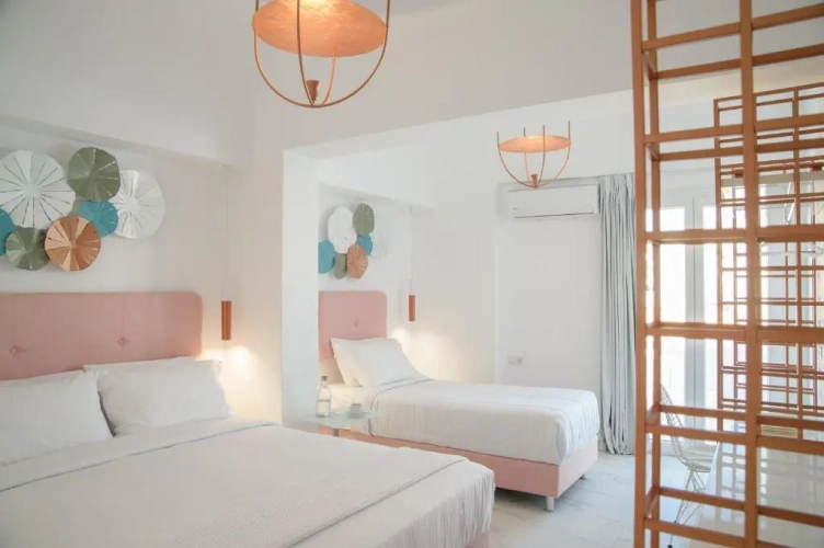 Standard Triple room with city view