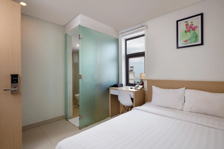 Standard Double room with city view