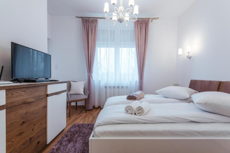 2 Bedrooms Apartment