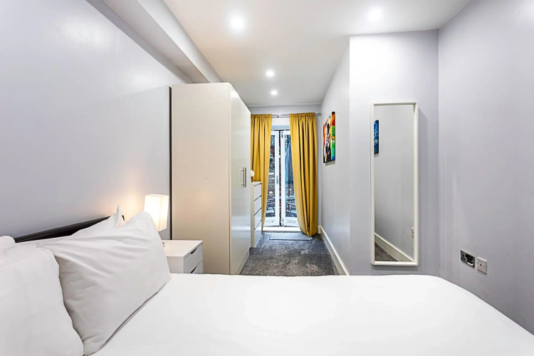 Bright Clapham Apartment