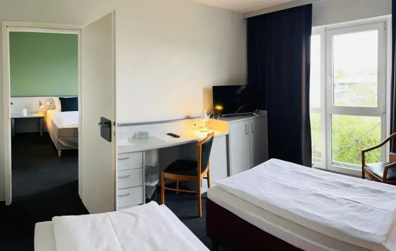 Good Morning + Bad Oldesloe Hotel