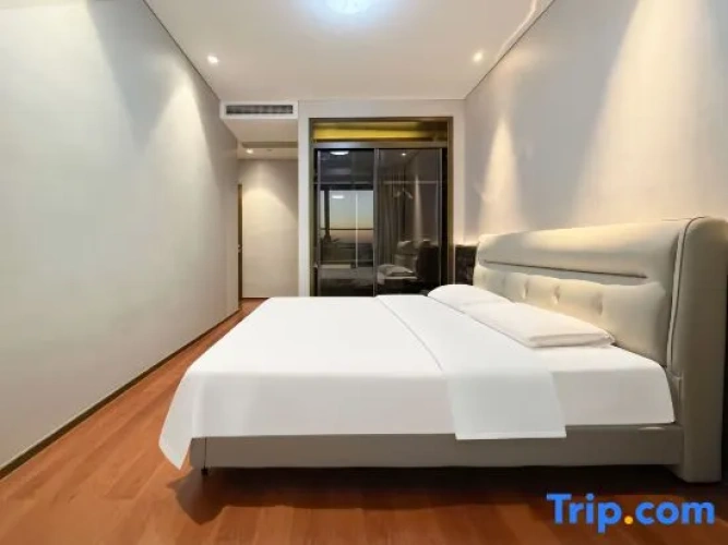 2 Bedrooms Premium Suite with lake view