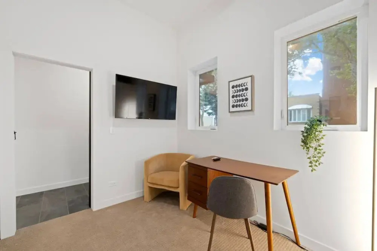 Chic 4-bedroom Haven Designer s Dream Home