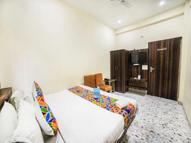 FabHotel Aakarshan Paradise