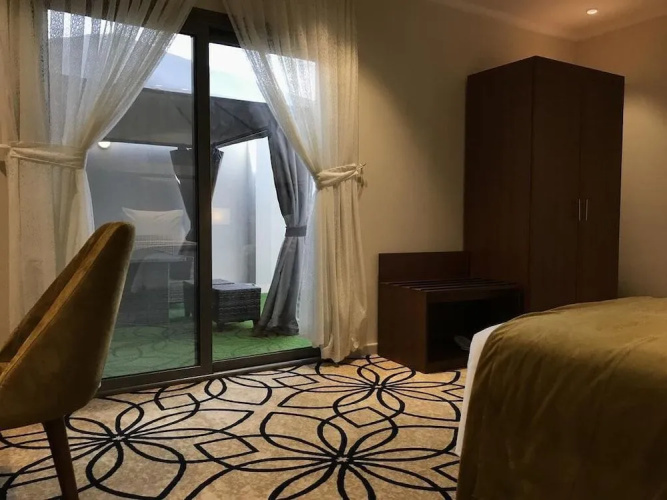 Lotaz Hotel Suites Al Salamah