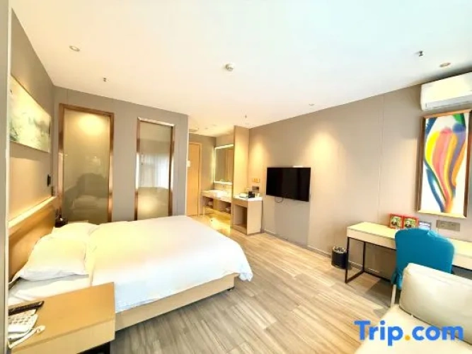 Standard Double room with city view