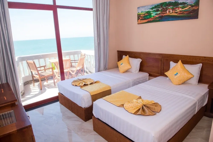 Deluxe Twin room with balcony and beachfront