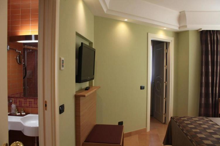 Artemis Hotel