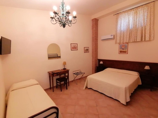 Standard Quintuple room with garden view