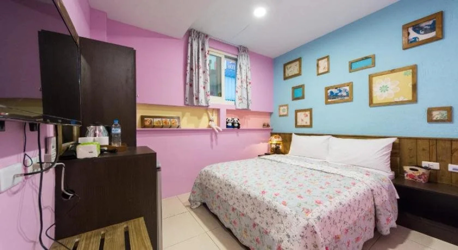Sunrise Champs Hostel