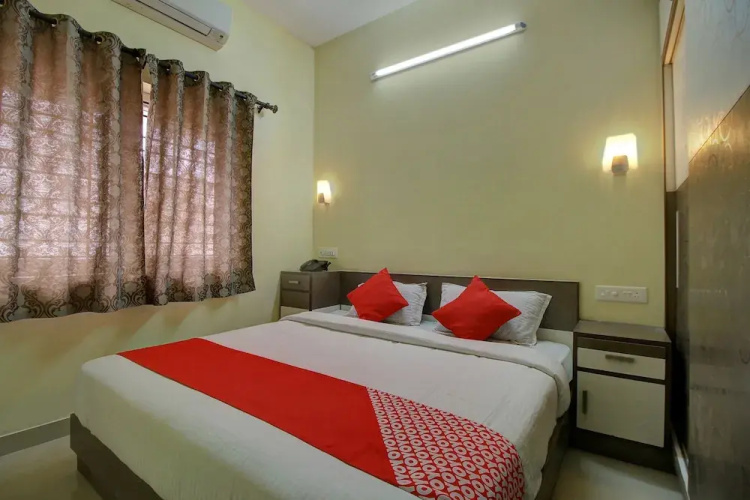 OYO 22536 Vishaak Inn