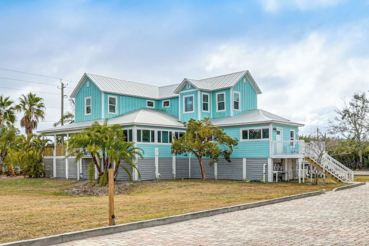 4 Bedrooms Cottage