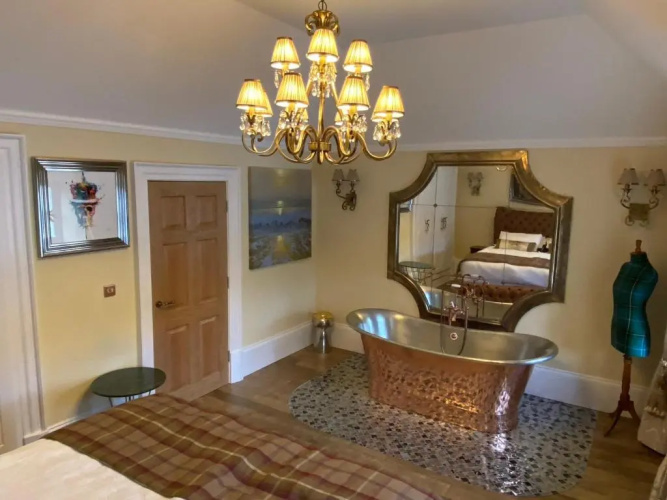 Clan Young Suite