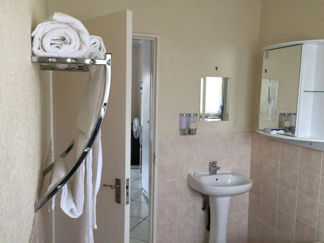 Tntee Apartments