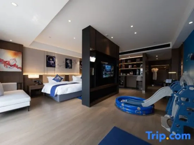Deluxe Family Suite with balcony