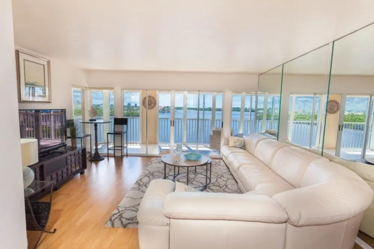 Hickory Bay West 407 - MO