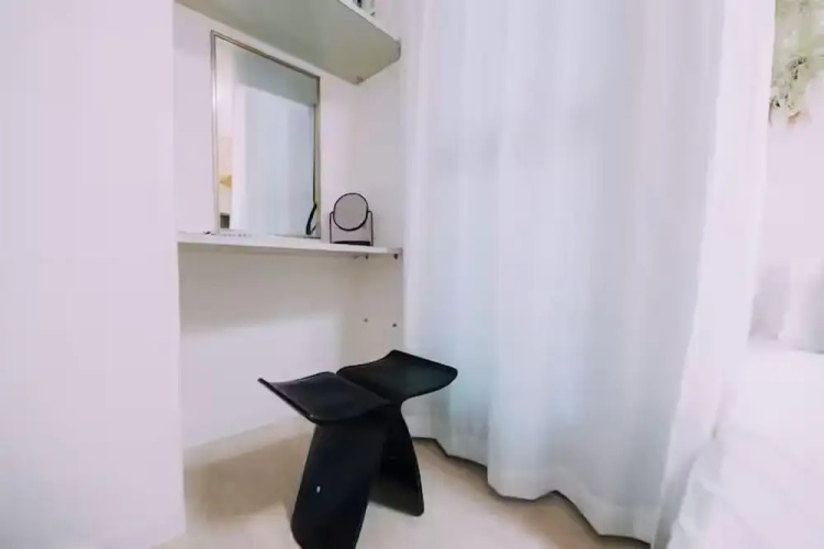 Minimalist Loft 701
