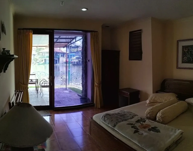 4 Bedrooms Villa