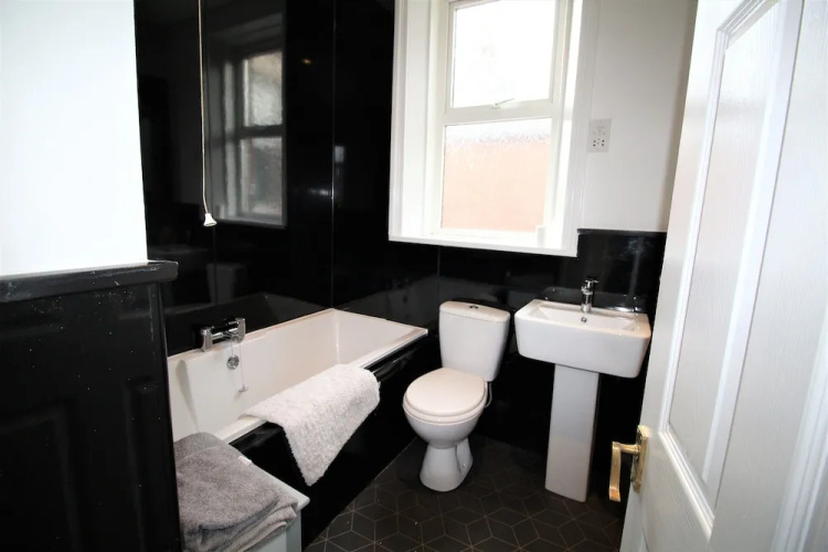 Sleeps 9 - Large Period Property -beautiful Refurb