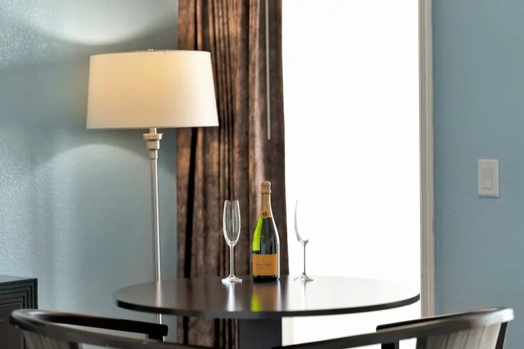 1 Bedroom Luxury room with balcony and with bay view