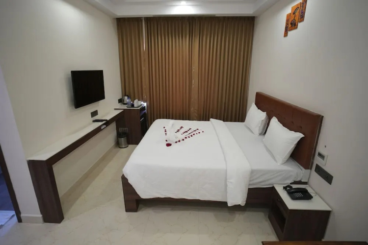 Hotel Seasons