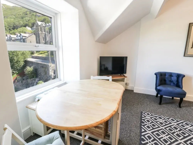 4A Victoria Place