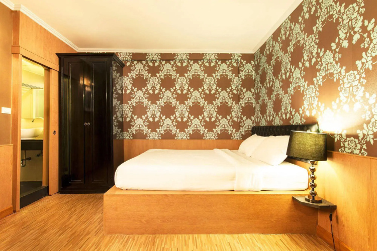 Q Hotel