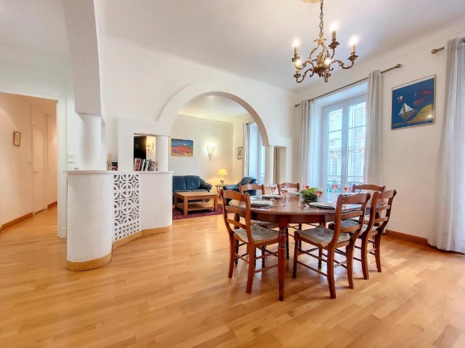 3 Bedrooms Apartment