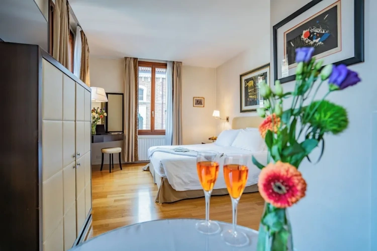Superior Double room with canal view