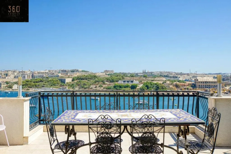 Beautiful, Seafront high end APT in PRIME Location by 360 Estates