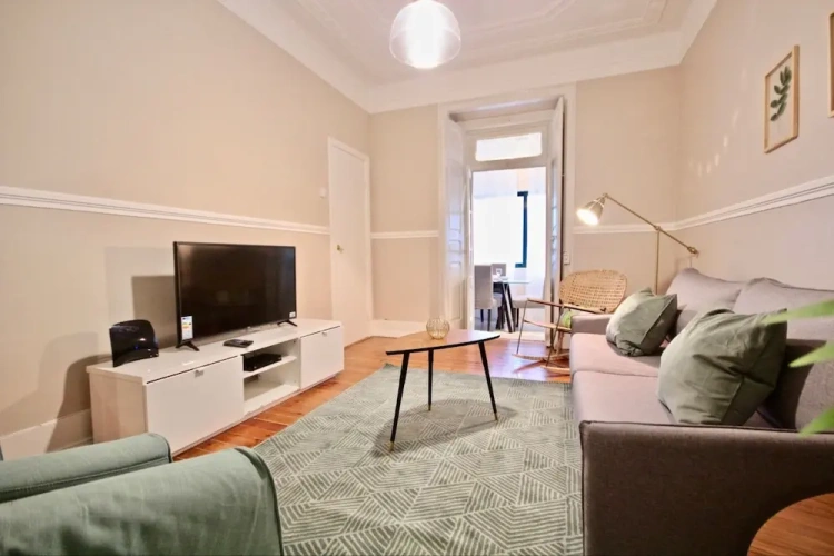 4 Bedrooms Apartment
