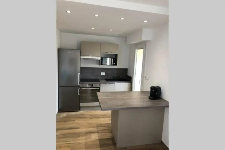 Spacieux studio entièrement rénové