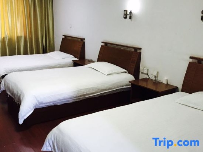 Economy Triple room
