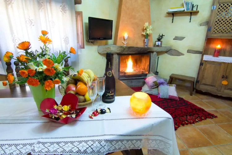 Romantic House for 2 People With Jacuzzi