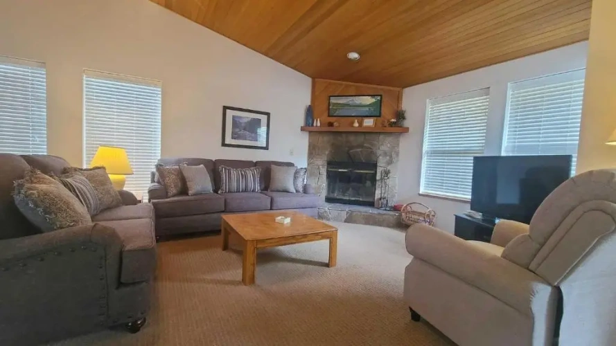 3 Bedrooms Apartment