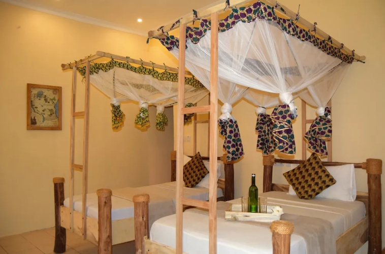 Chanya Lodge.
