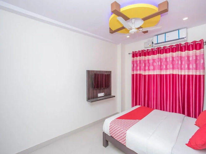 OYO 13594 Mathrushree Residency