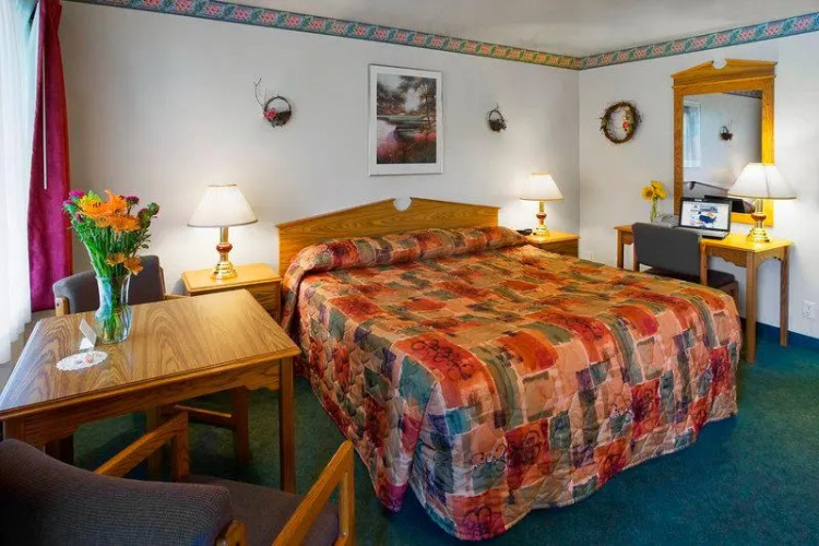 Hanging Lake Inn
